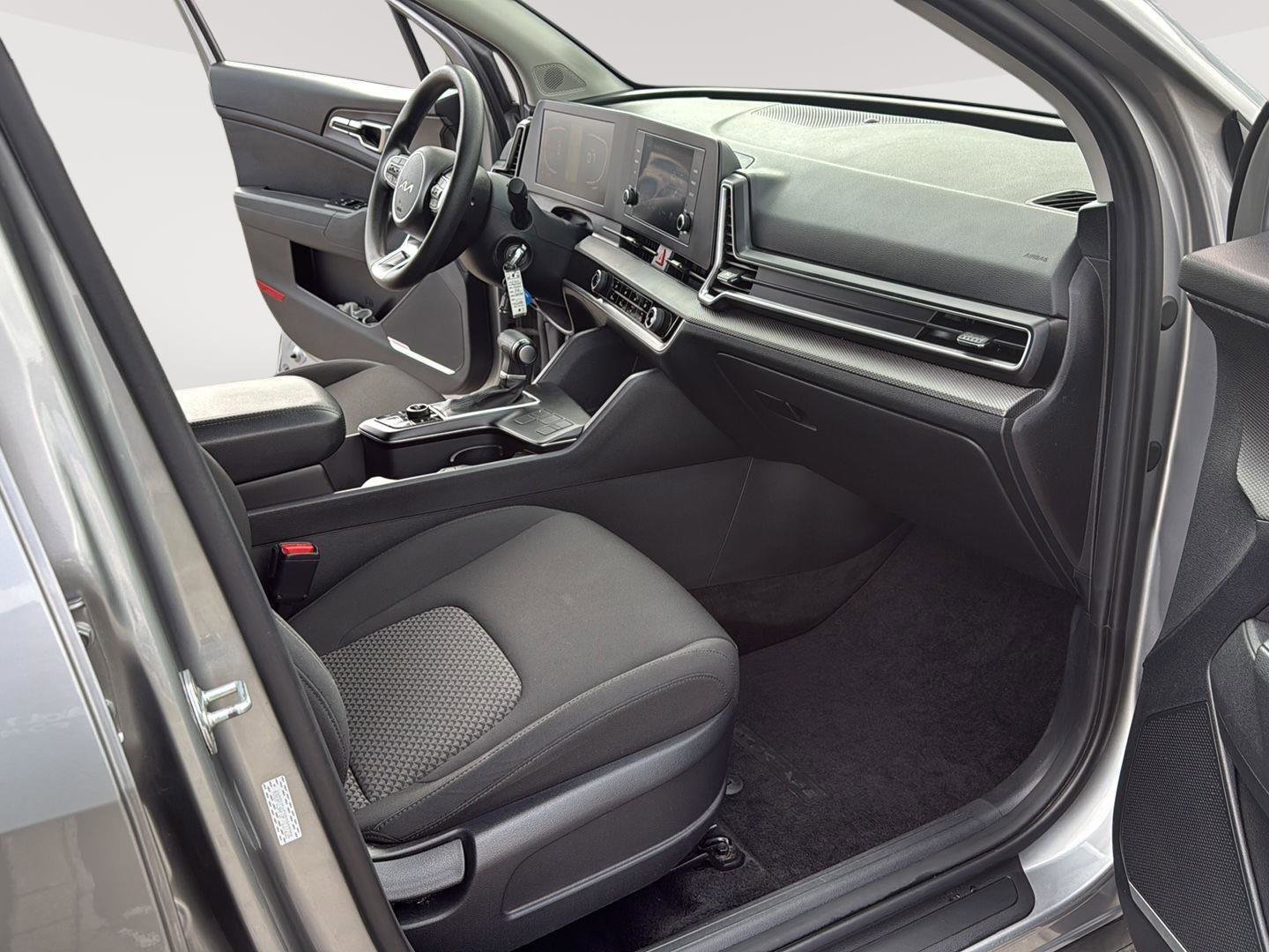 Used 2023 Kia Sportage LX image 21