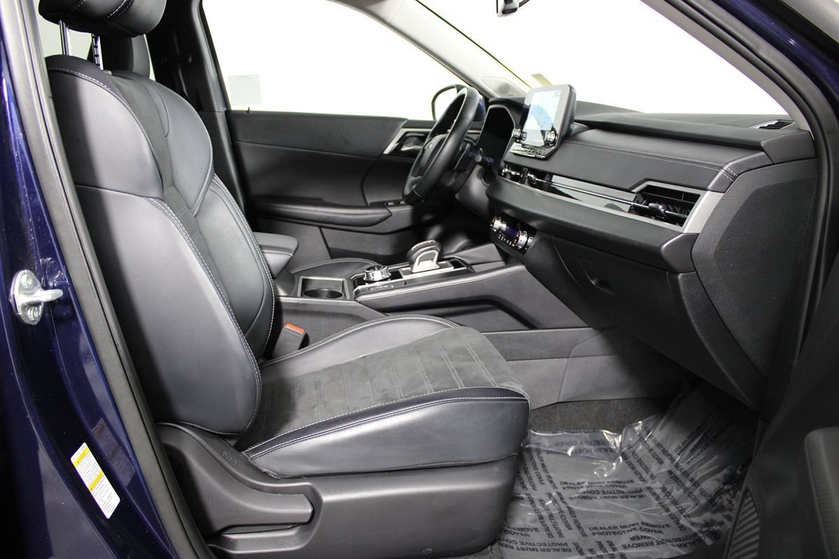 Used 2024 Mitsubishi Outlander SE Black Edition FWD image 19