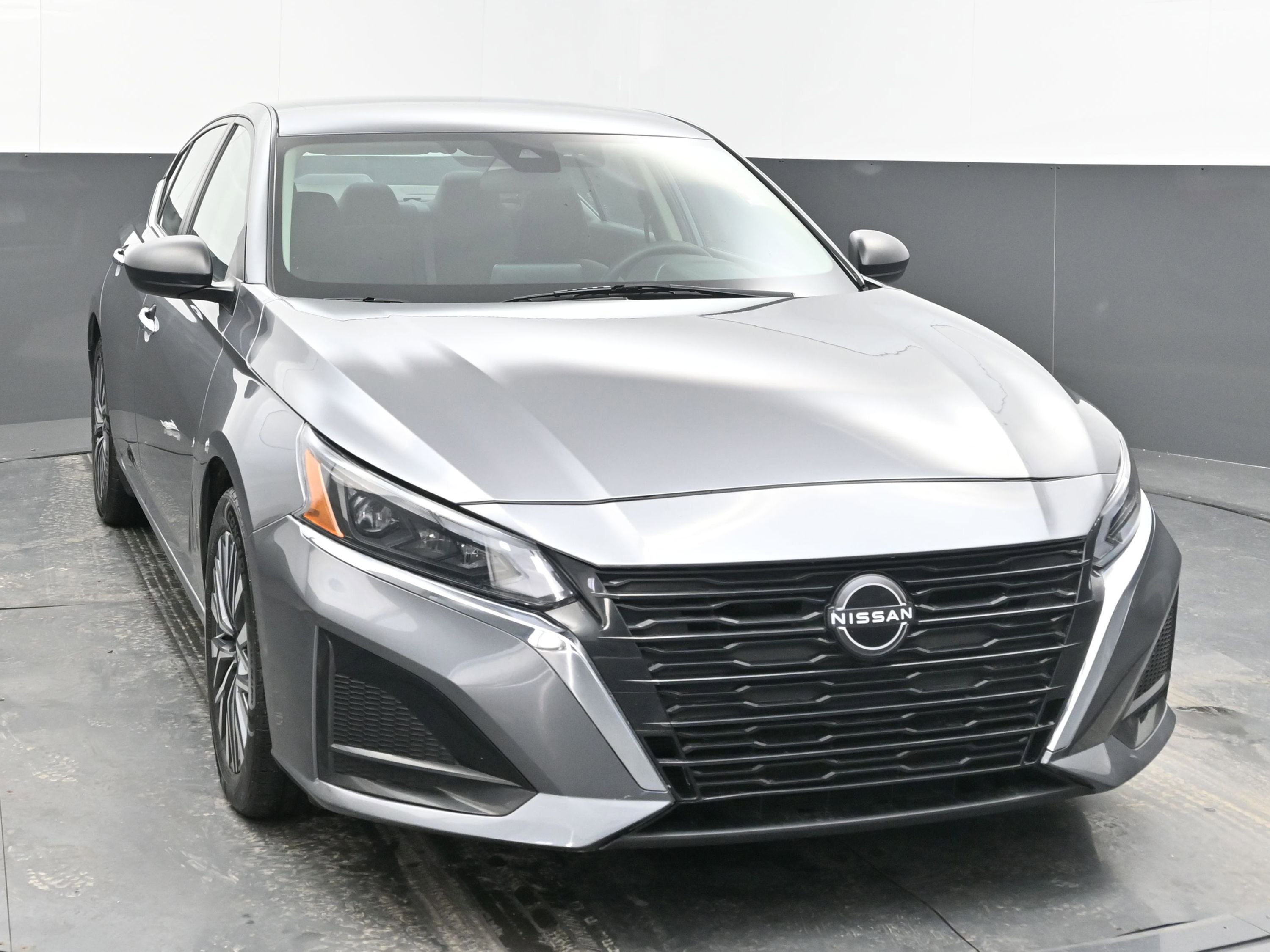 Used 2024 Nissan Altima 2.5 SV image 3