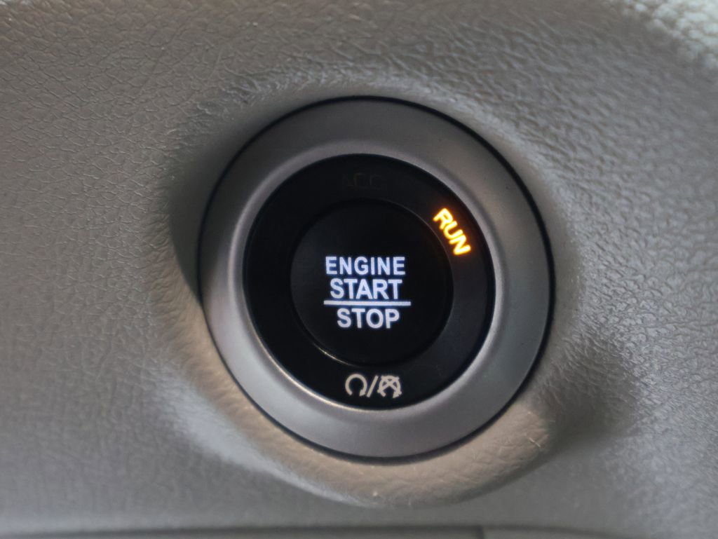Used 2023 Chrysler Pacifica Touring-L image 28