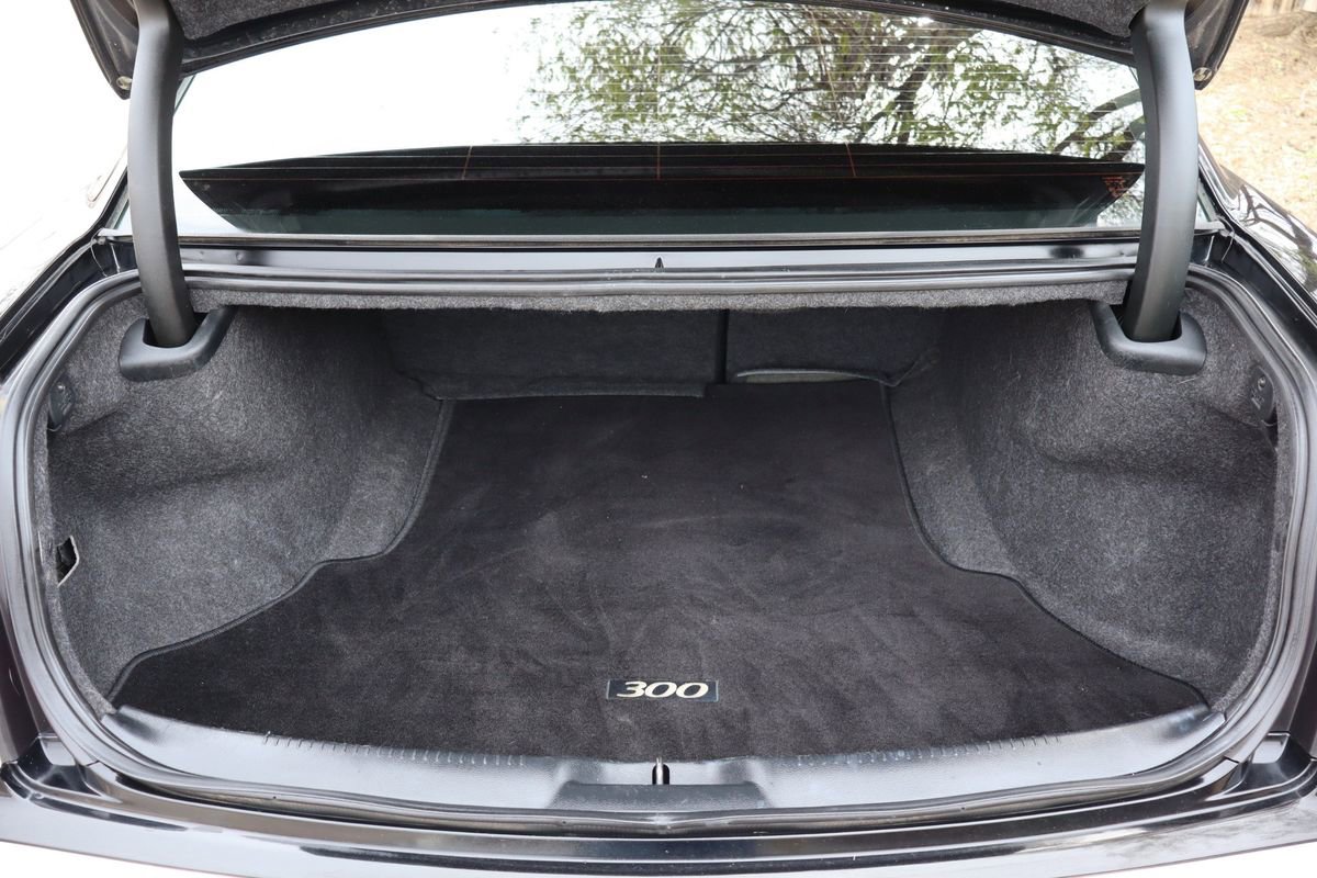 Used 2016 Chrysler 300 C image 14