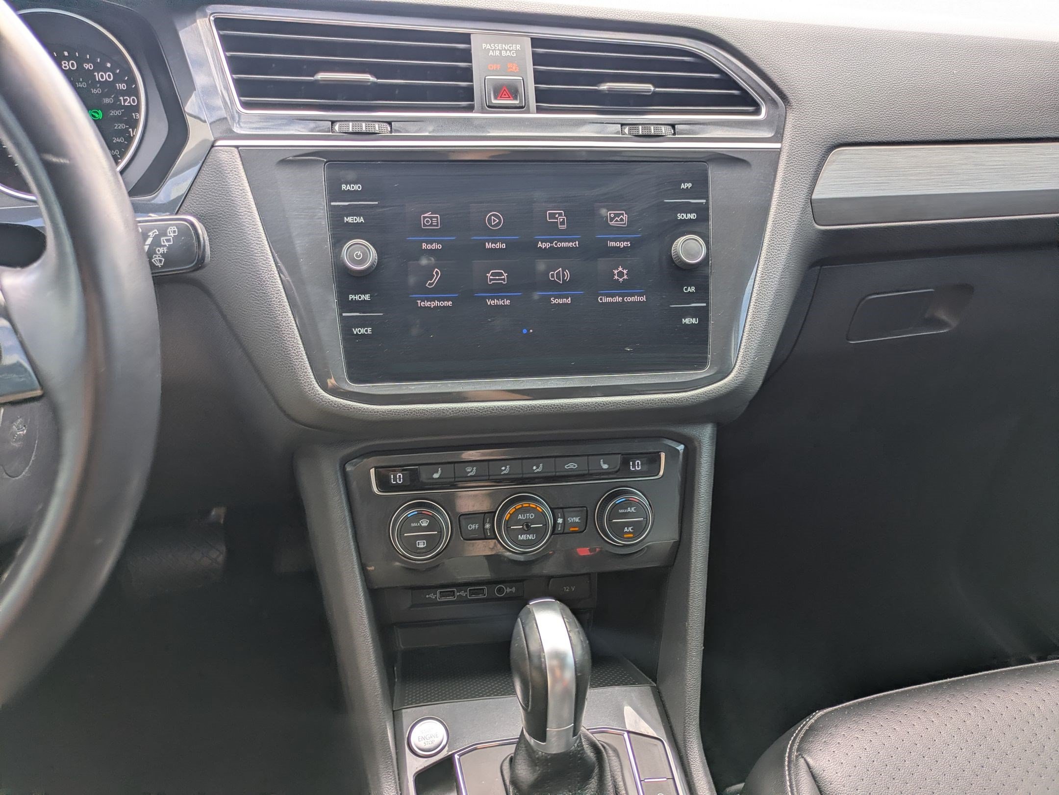 Used 2018 Volkswagen Tiguan SE w/ 3rd Row Seat Package AWD/4WD image 26