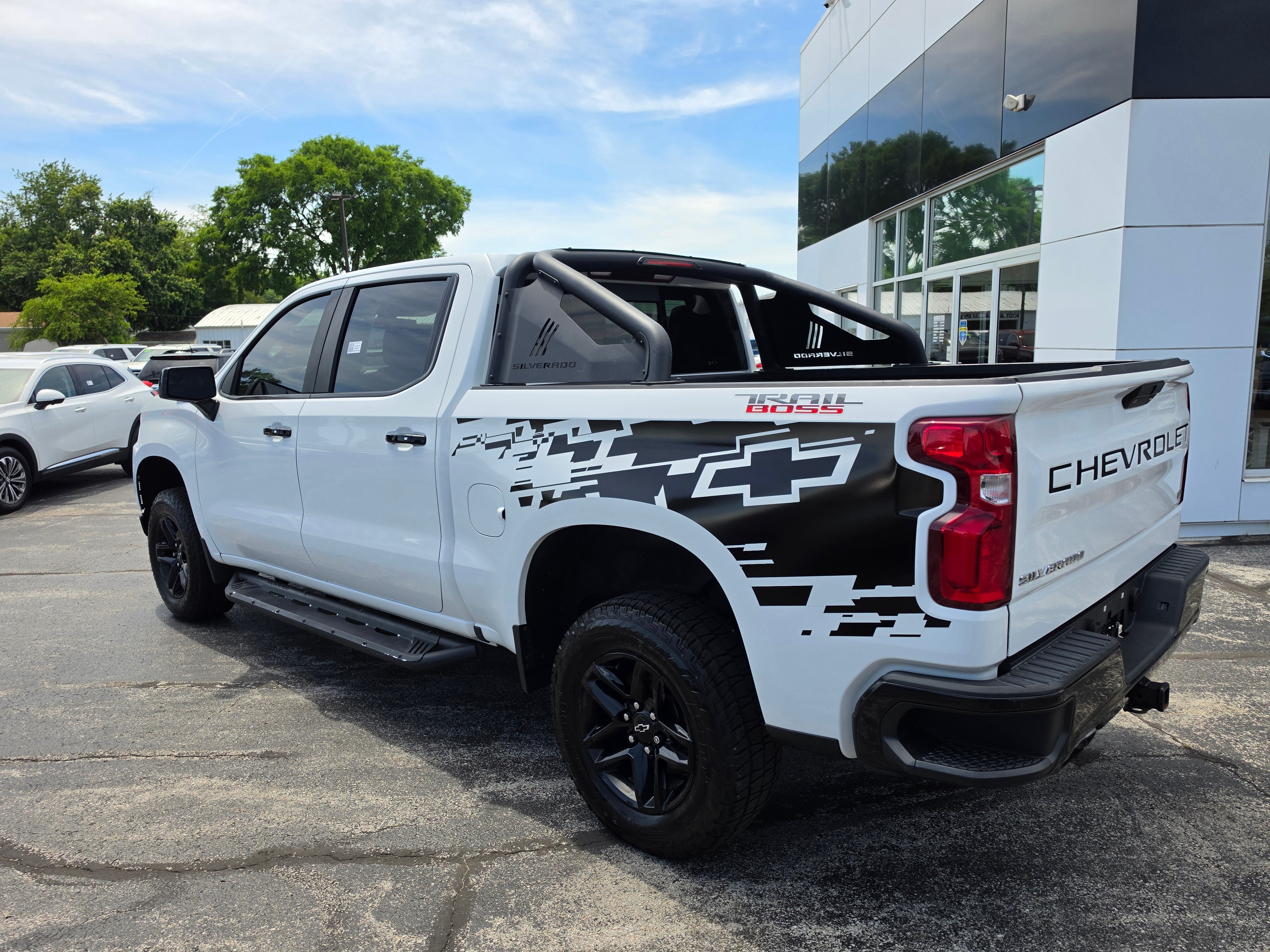 Used 2019 Chevrolet Silverado 1500 LT Trail Boss AWD/4WD image 7