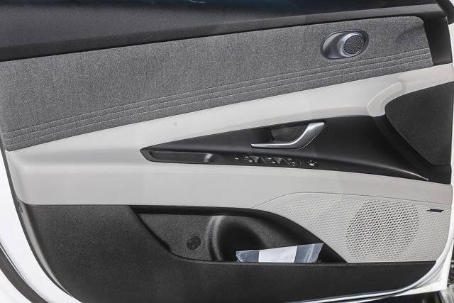 New 2026 Hyundai Elantra Limited FWD image 24