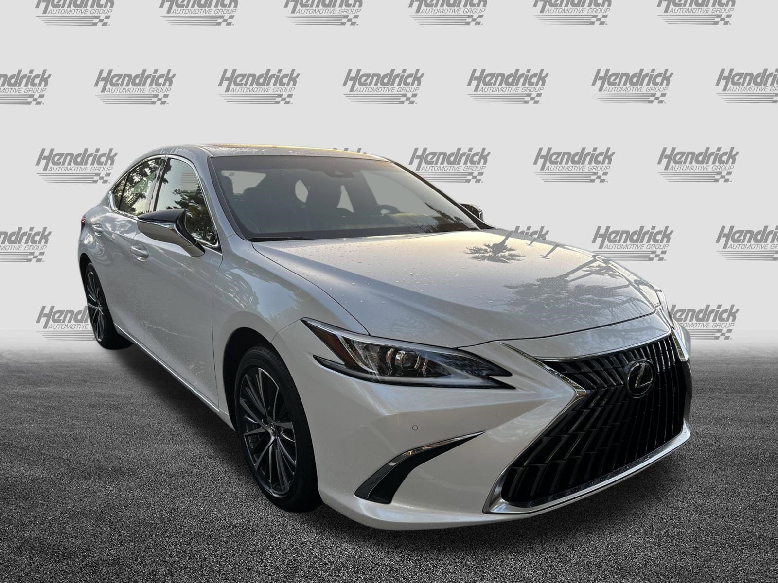 Used 2025 Lexus ES 300h w/ Premium Package image 2