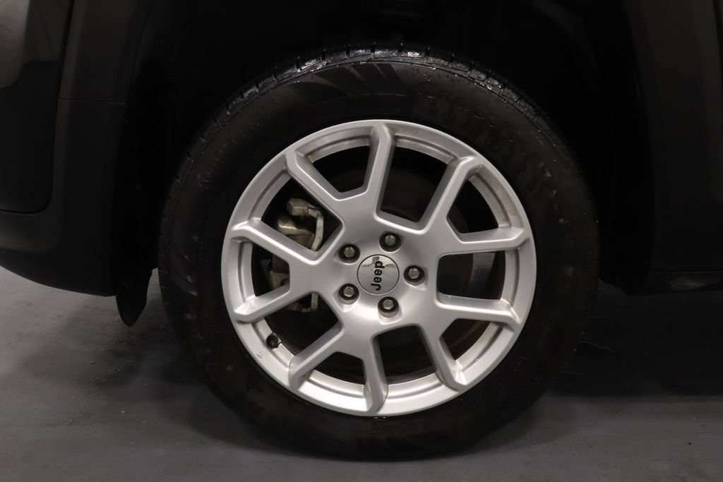 Certified 2023 Jeep Renegade Latitude AWD/4WD image 24