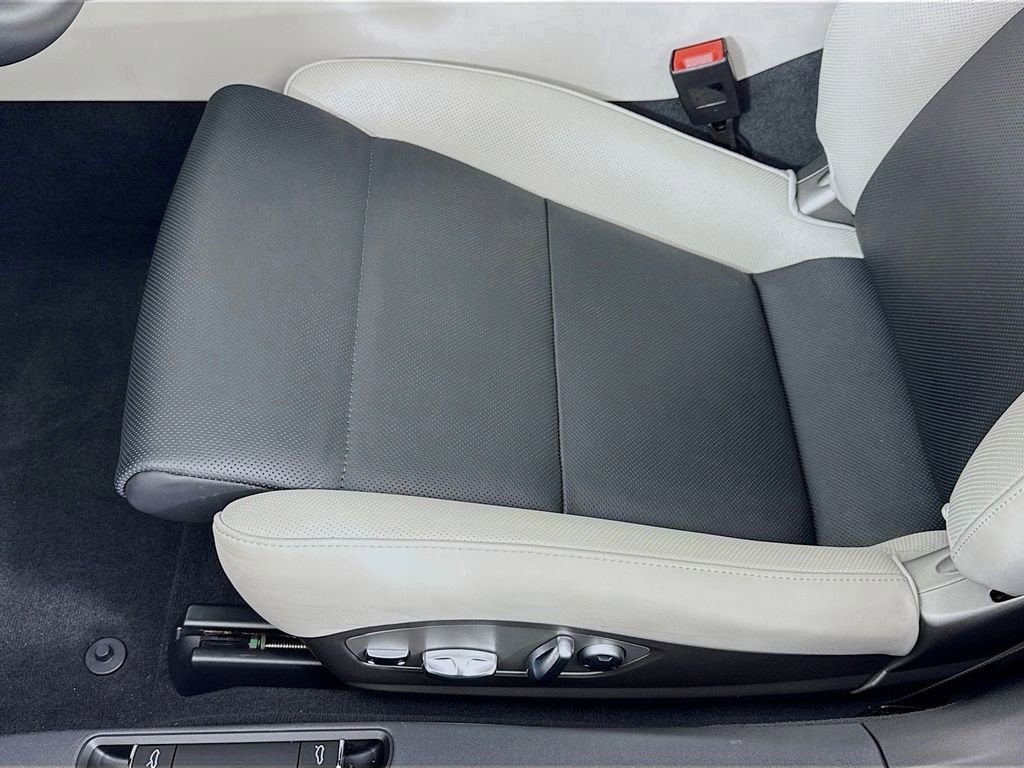 Certified 2025 Porsche 718 Boxster RWD image 16