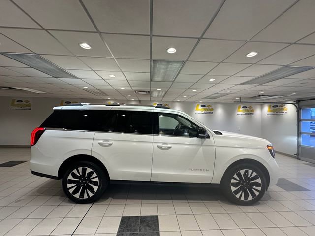 Used 2025 Ford Expedition Platinum w/ Driver's Package AWD/4WD image 3