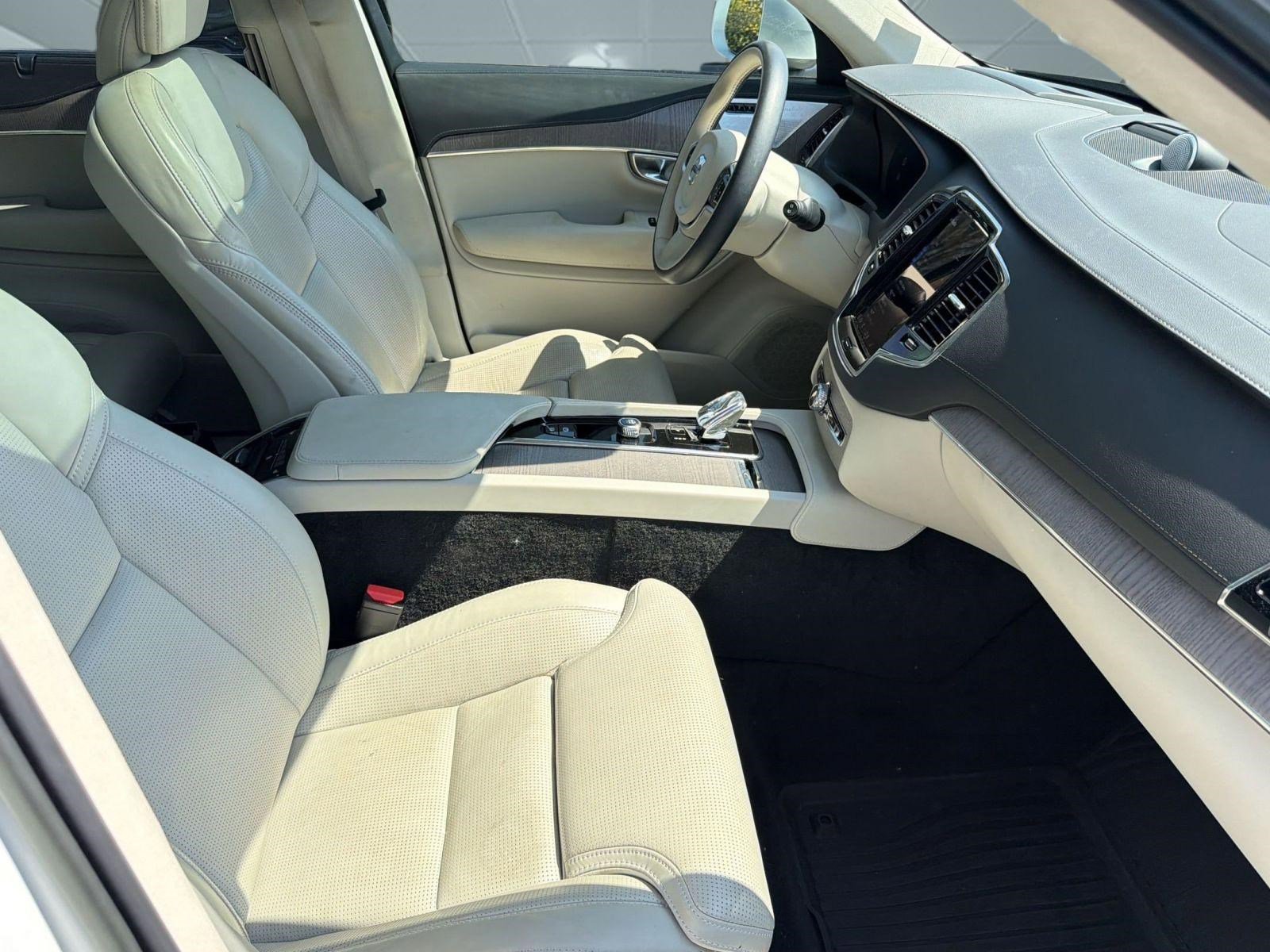 Certified 2023 Volvo XC90 B6 Ultimate w/ Lounge Package AWD/4WD image 30