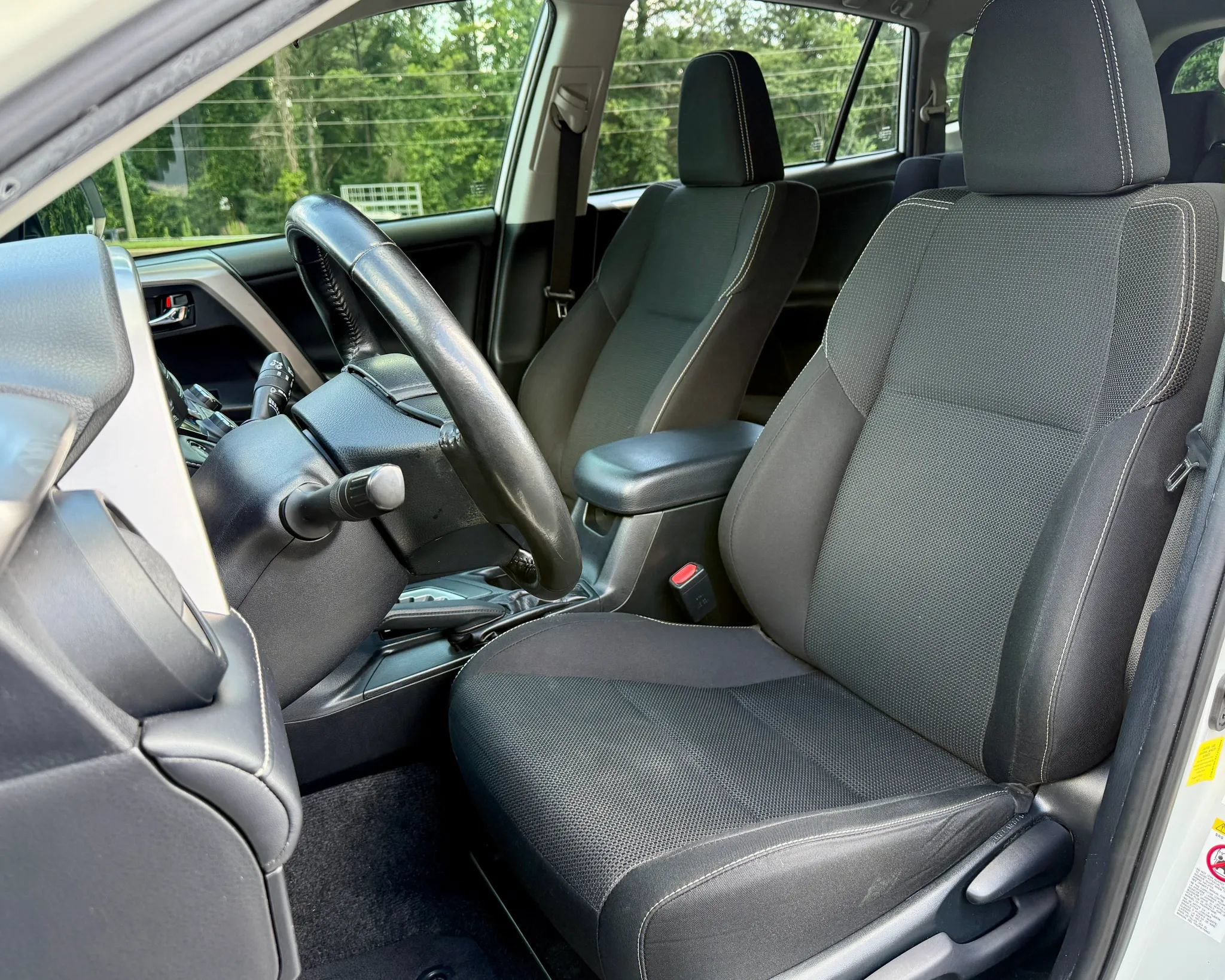 Used 2018 Toyota RAV4 XLE FWD image 11
