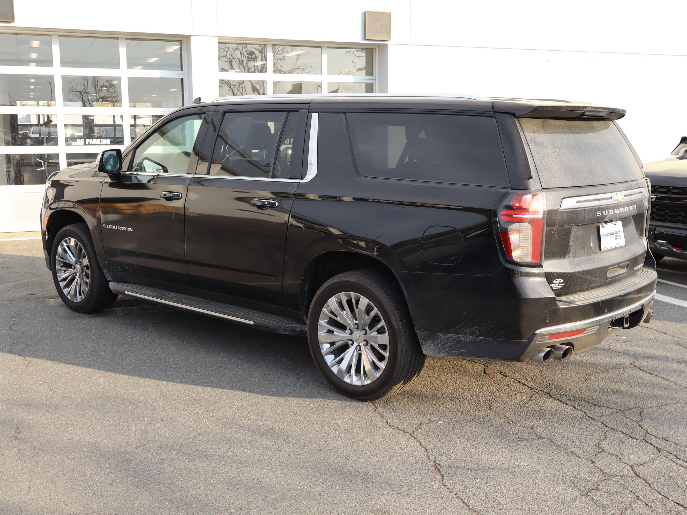 Used 2021 Chevrolet Suburban Premier w/ Premium Package image 8