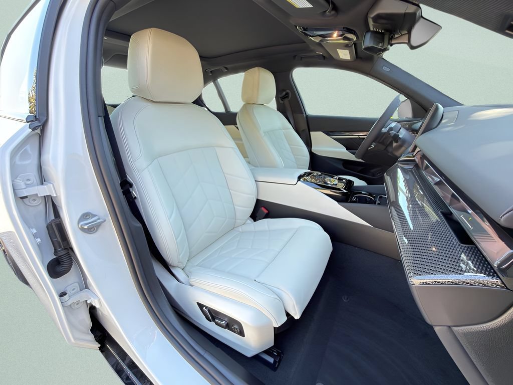 New 2027 BMW 550e xDrive w/ Executive Package AWD/4WD image 23