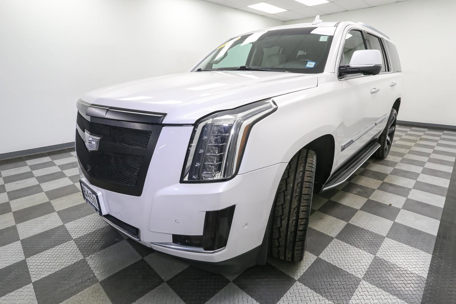 Used 2017 Cadillac Escalade Luxury image 4