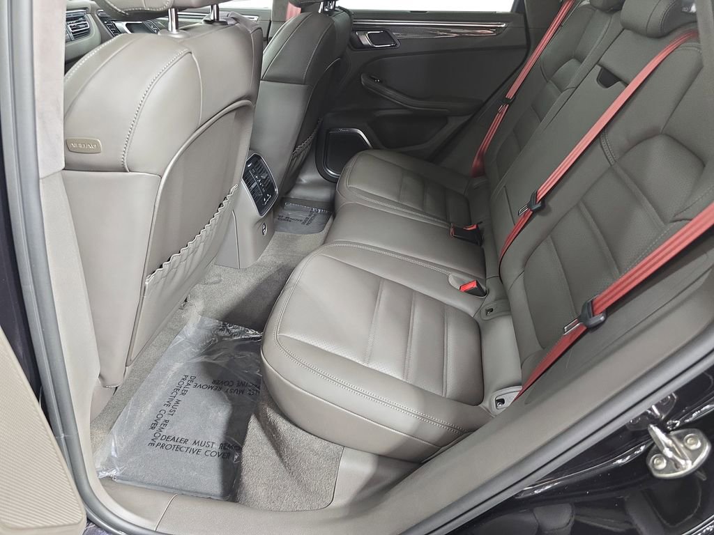 Certified 2025 Porsche Macan GTS image 24