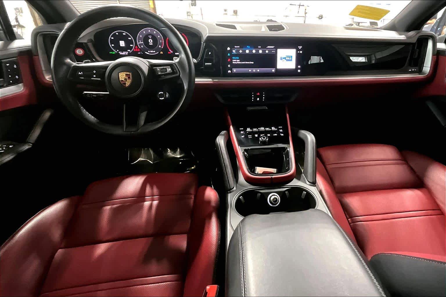 Used 2024 Porsche Cayenne AWD/4WD image 15