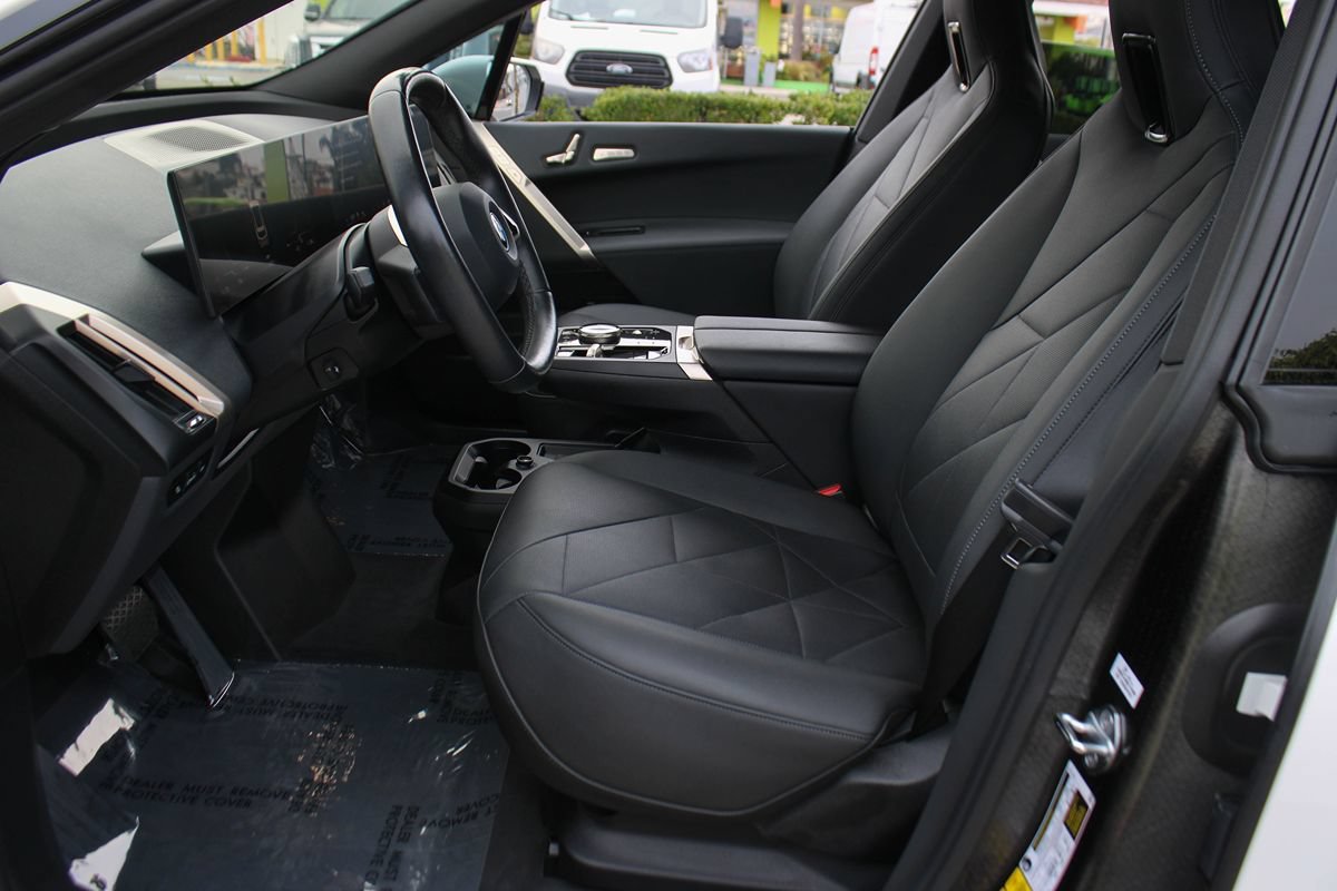Used 2024 BMW iX xDrive50 w/ Premium Package AWD/4WD image 14