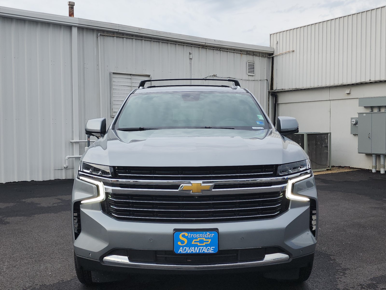 Used 2024 Chevrolet Suburban LT w/ Luxury Package AWD/4WD image 8