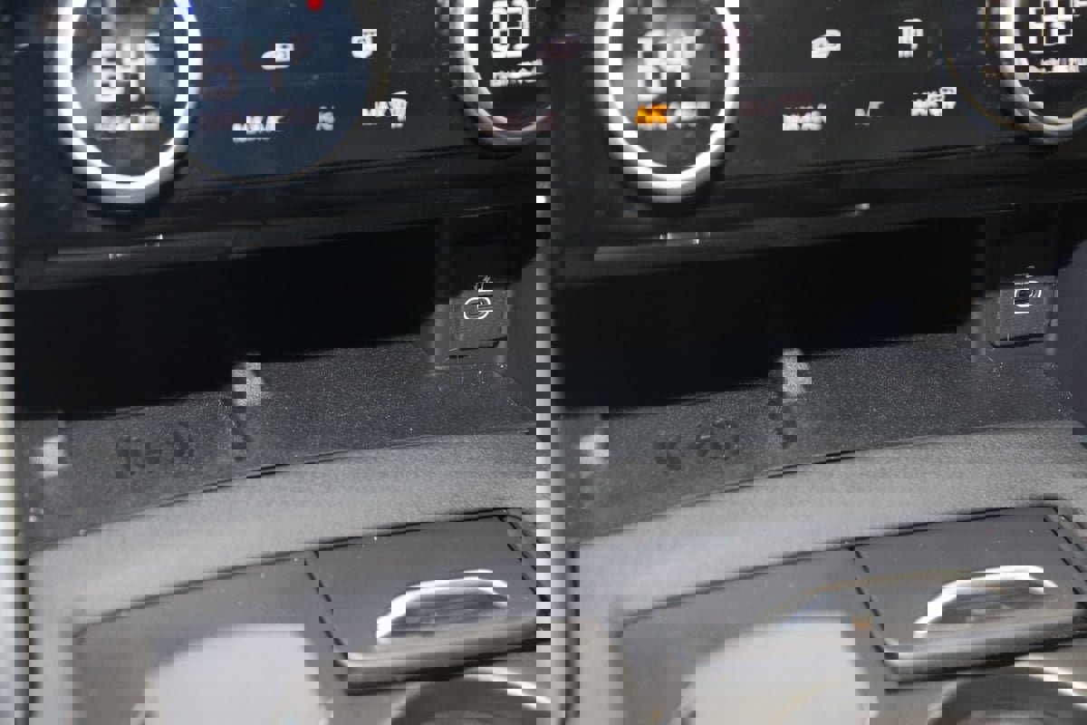 Used 2023 Land Rover Discovery S R-Dynamic image 32