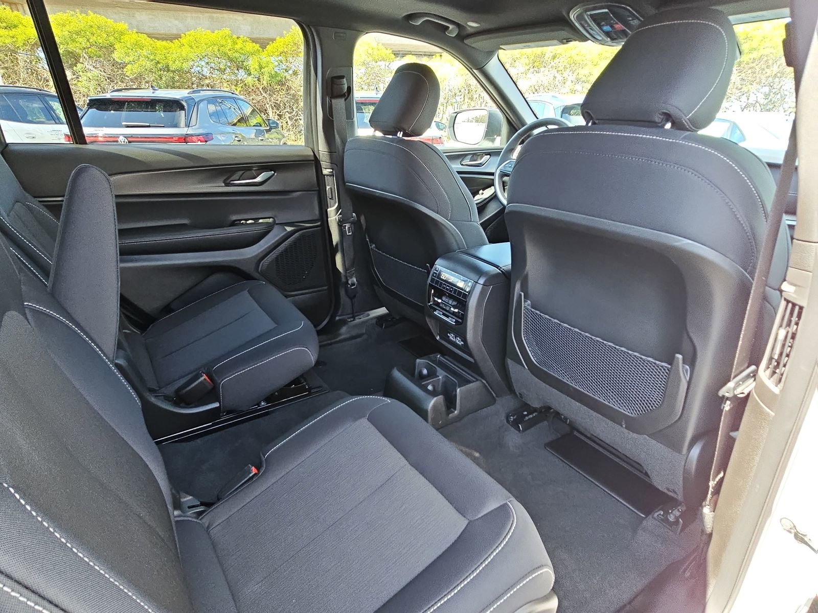 Used 2025 Jeep Grand Cherokee L Laredo RWD image 11