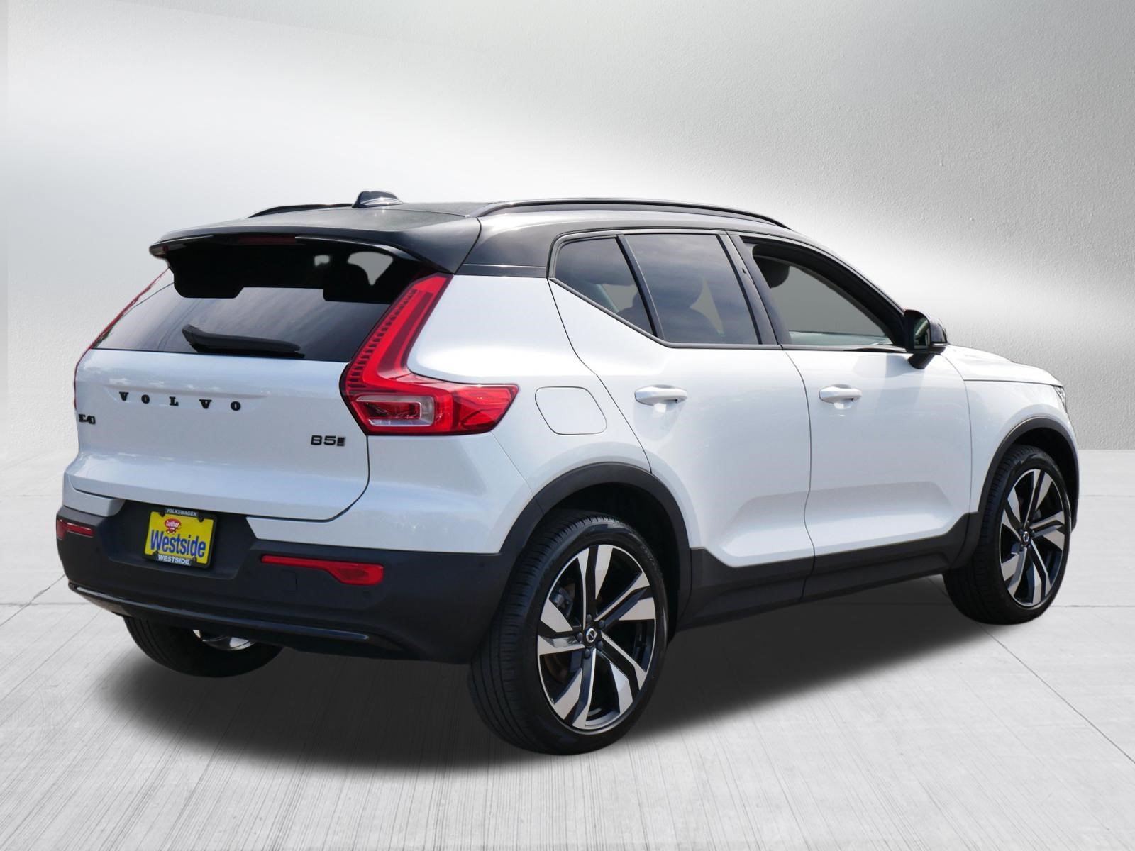 Used 2023 Volvo XC40 B5 Ultimate w/ Protection Package Premier AWD/4WD image 7