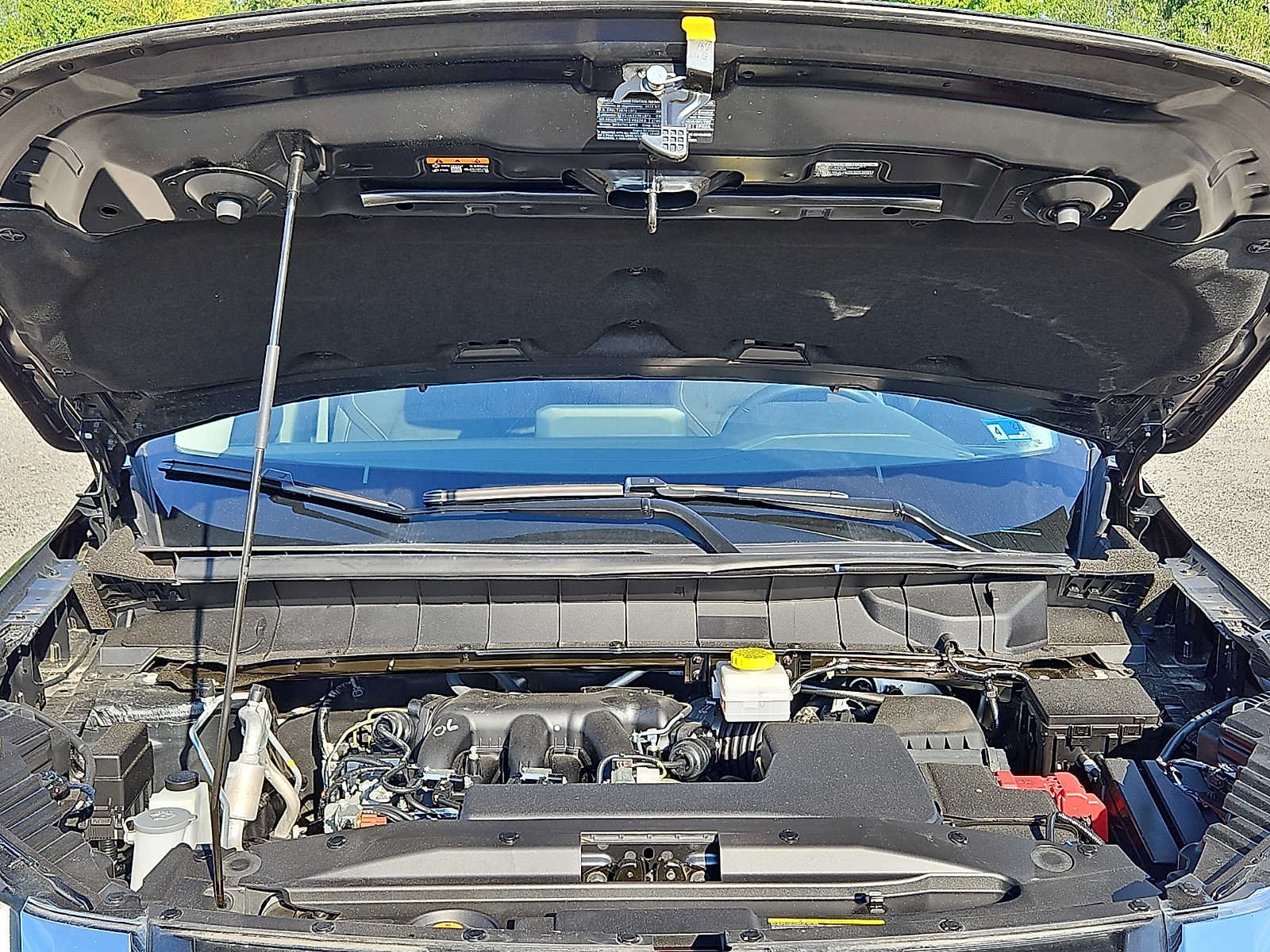 Used 2025 Nissan Pathfinder SV FWD image 31