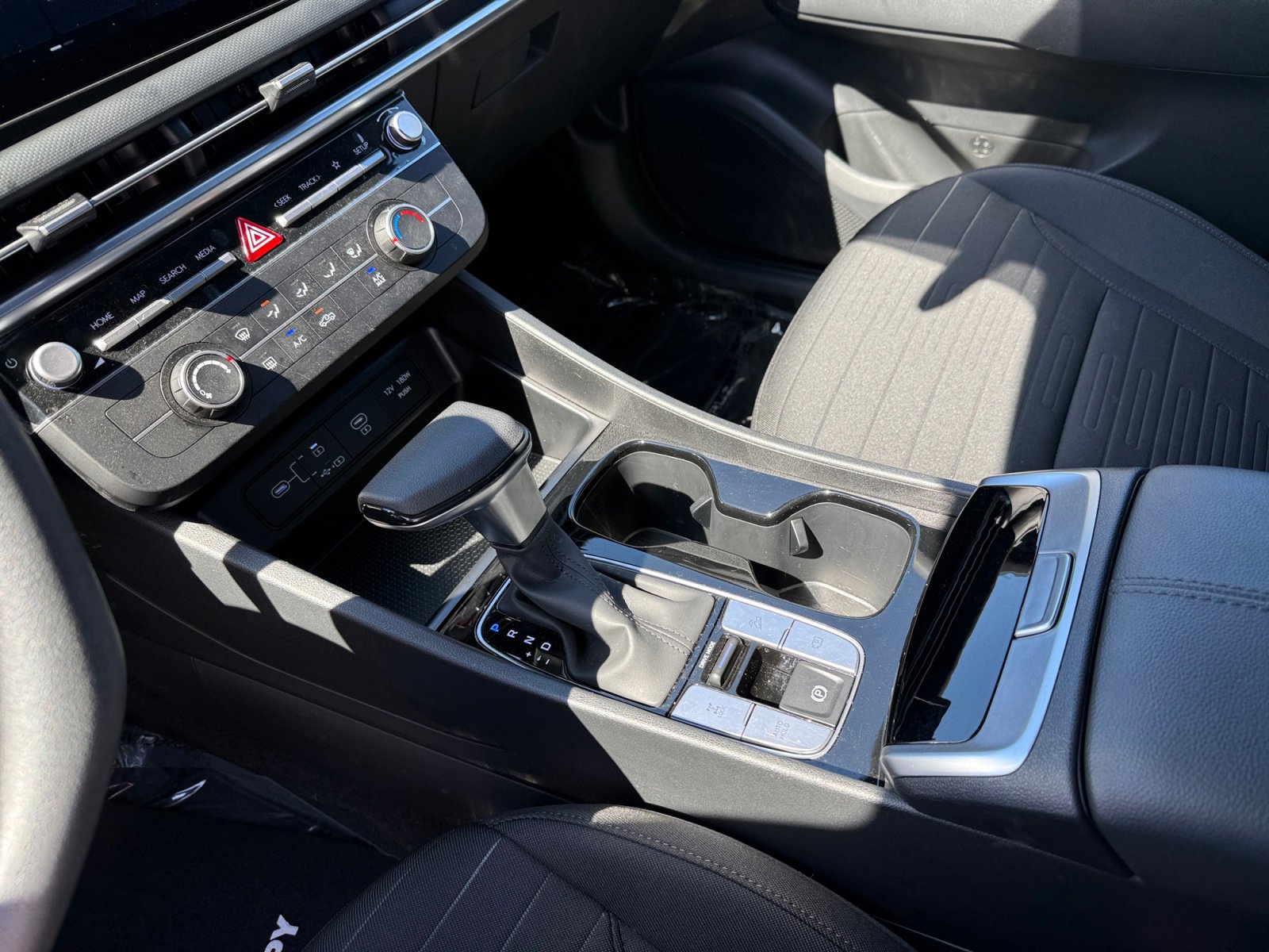 Used 2025 Hyundai Santa Cruz SE image 13