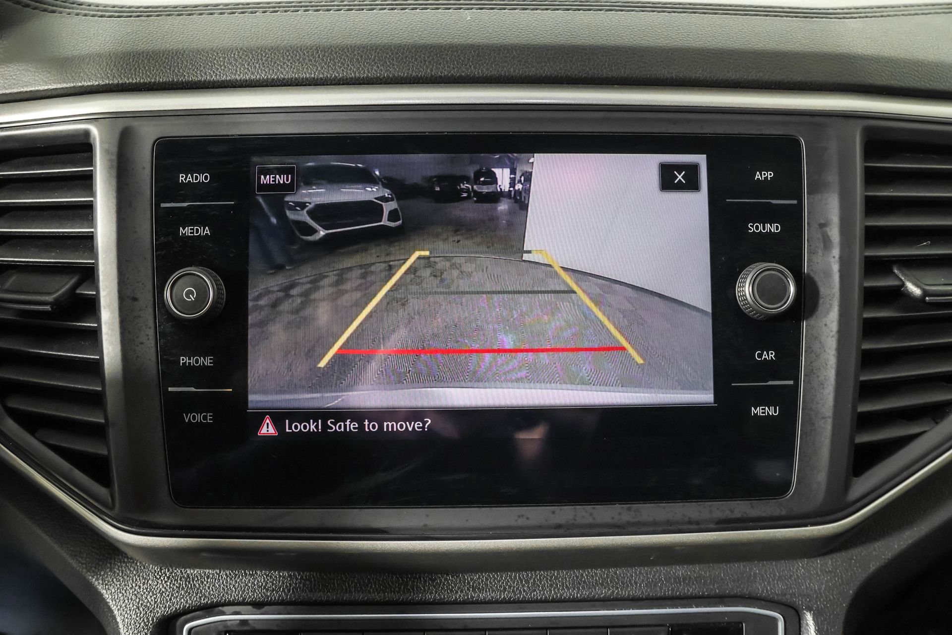 Used 2020 Volkswagen Atlas Cross Sport SE w/ Towing Package image 8