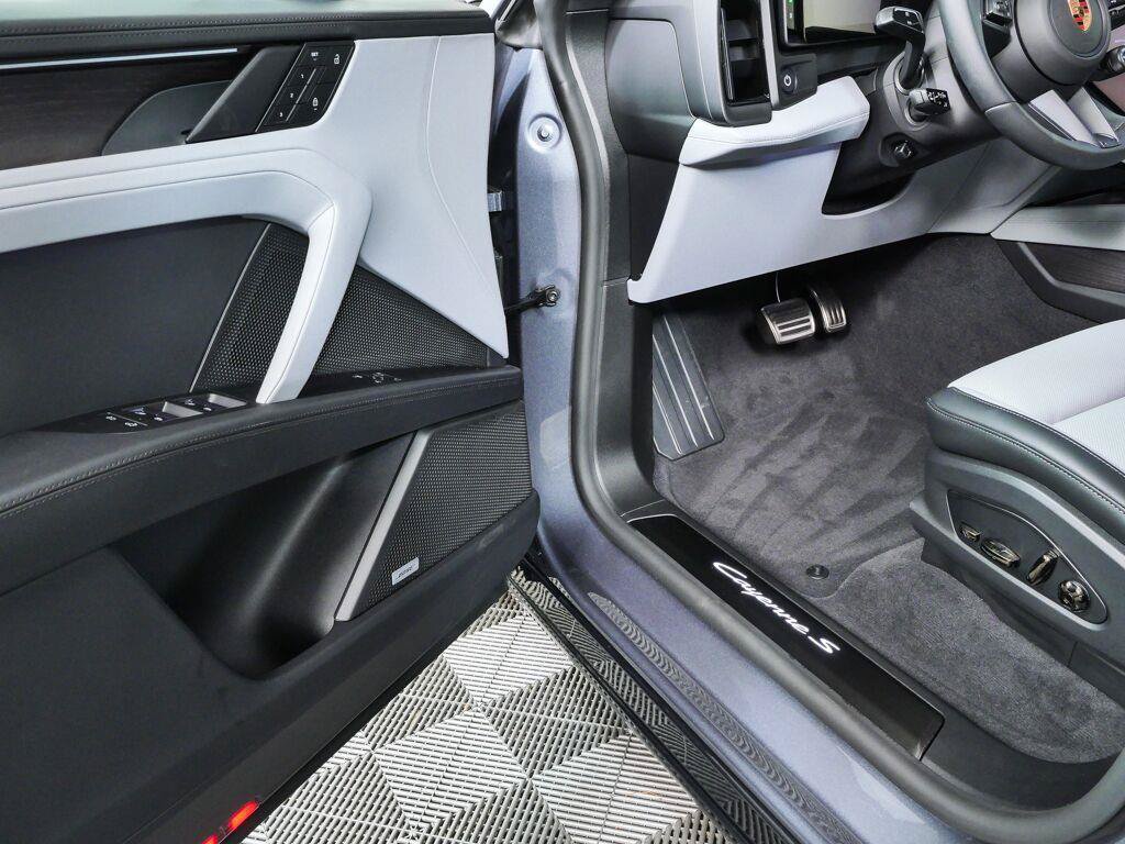 New 2026 Porsche Cayenne S AWD/4WD image 8