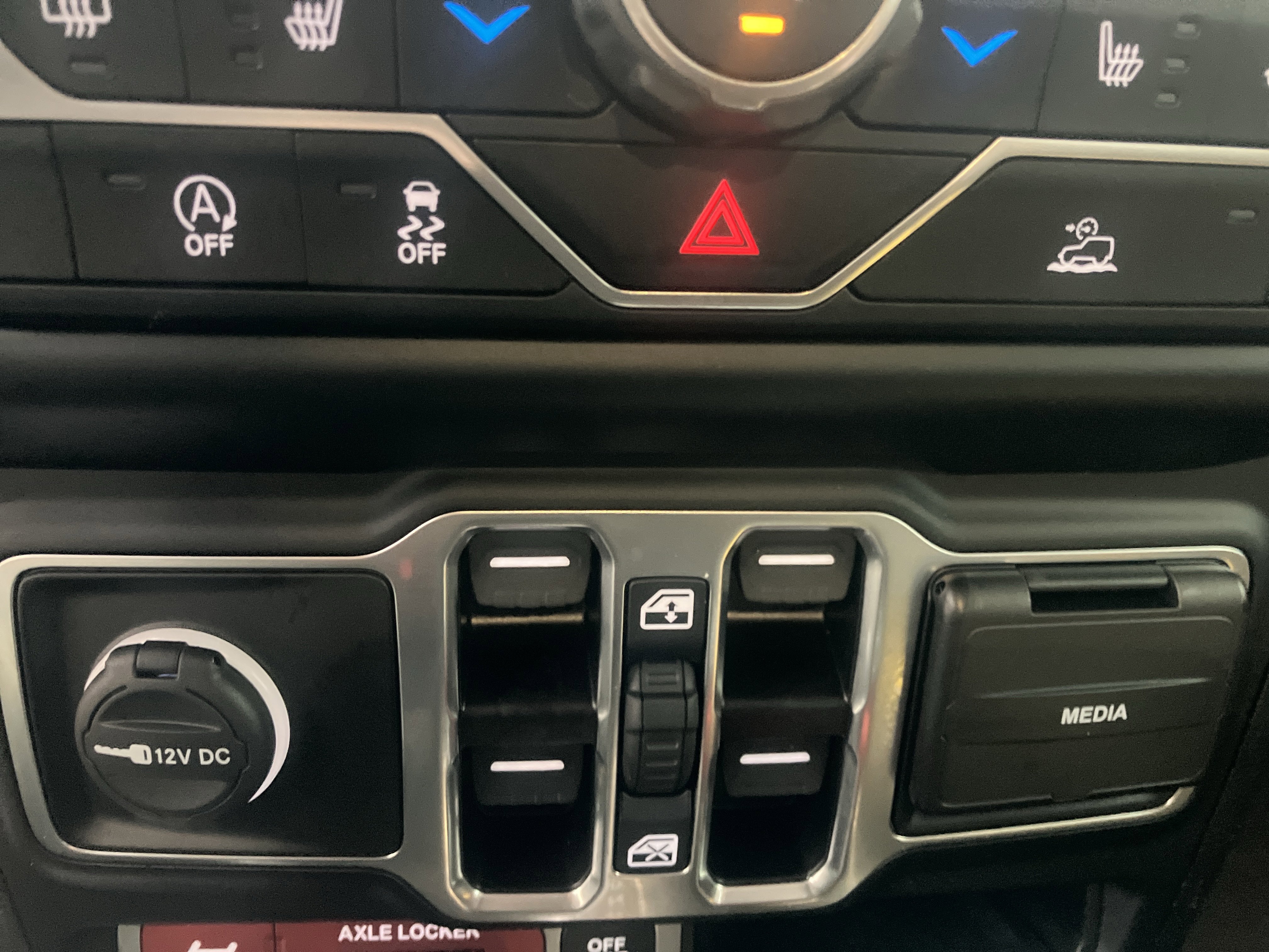 Used 2023 Jeep Gladiator Mojave w/ Cold Weather Group image 27