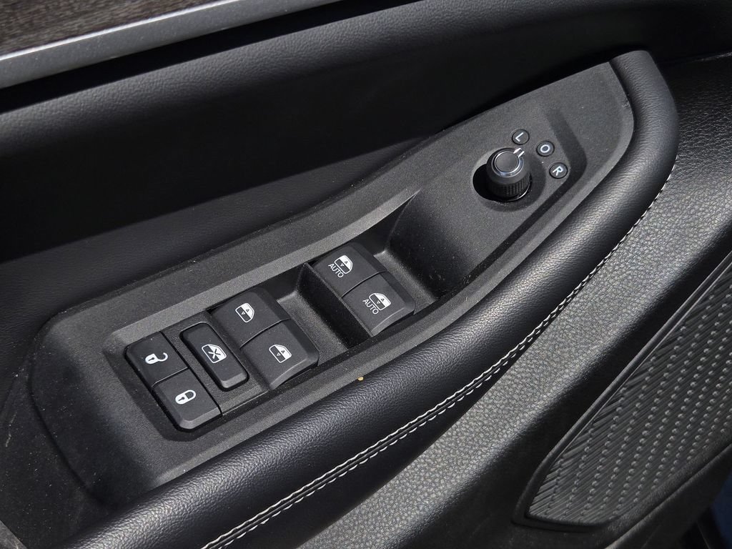 Used 2023 Jeep Grand Cherokee Limited w/ Luxury Tech Group II RWD image 7