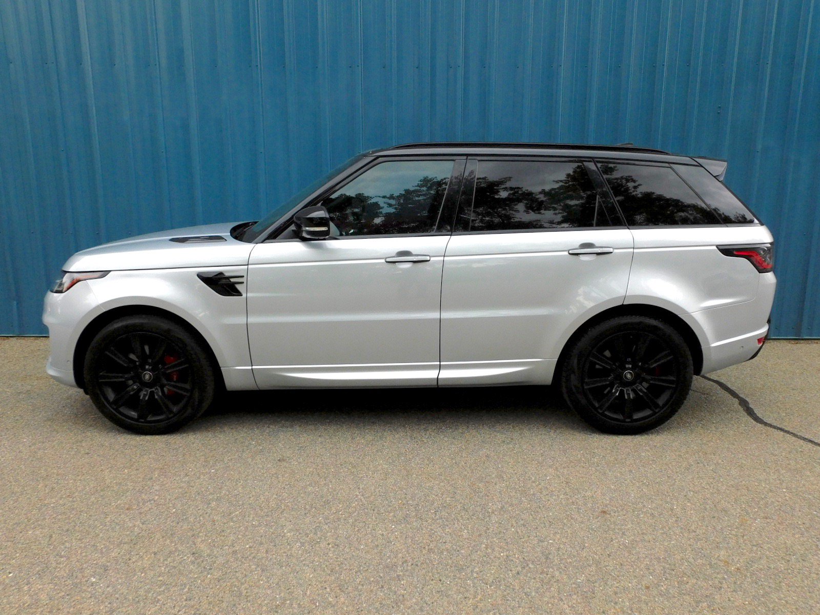 Used 2021 Land Rover Range Rover Sport HST AWD/4WD image 2