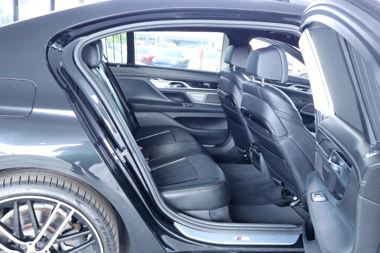 Used 2018 BMW 750i RWD image 34