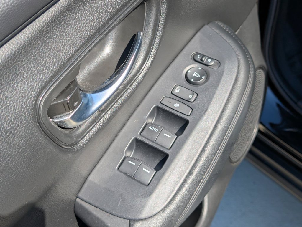 Used 2023 Honda HR-V LX image 18