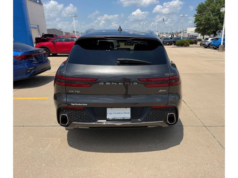 Used 2025 Genesis GV70 2.5T AWD/4WD image 3