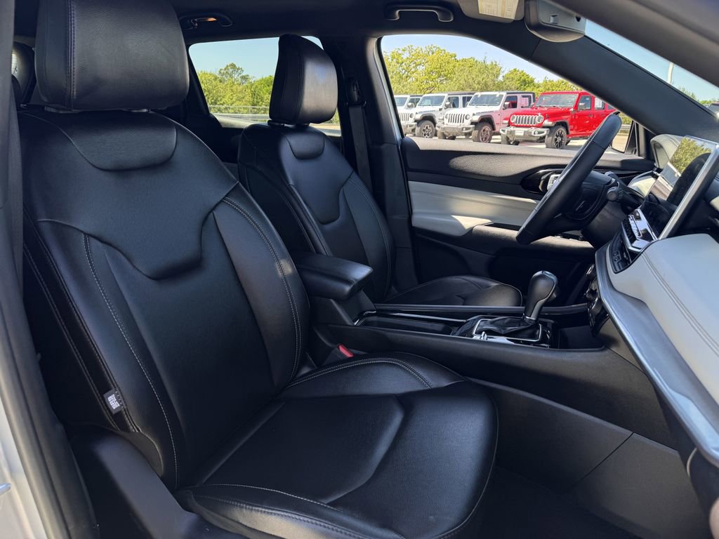 Used 2025 Jeep Compass Limited image 27