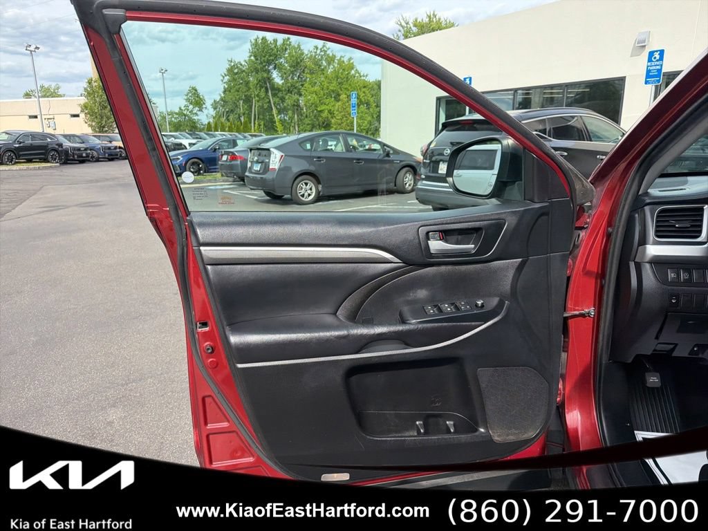 Used 2019 Toyota Highlander SE AWD/4WD image 27
