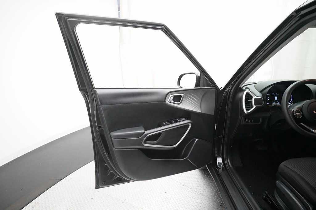 Certified 2023 Kia Soul LX w/ LX Technology Package image 27