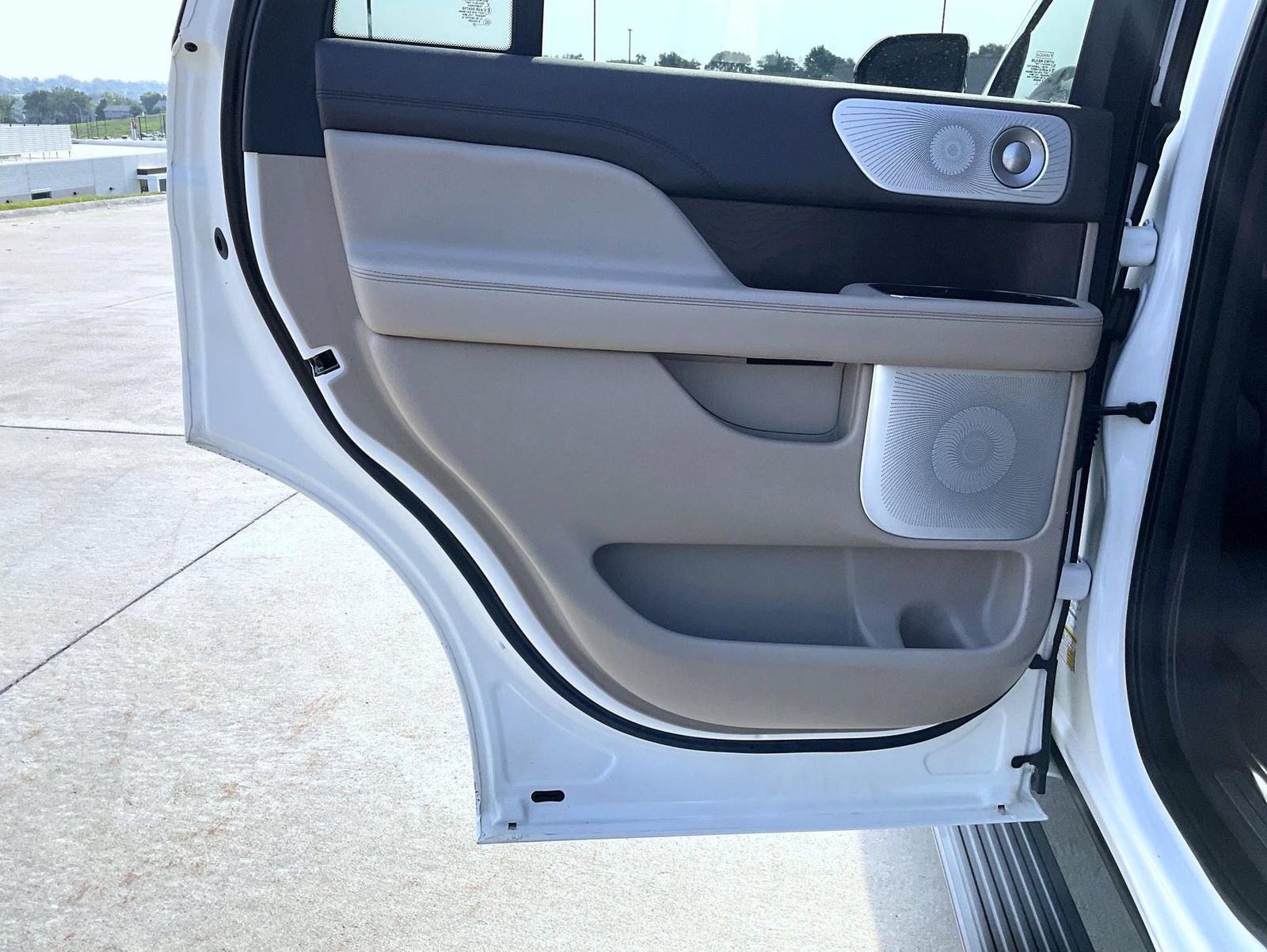 Certified 2023 Lincoln Navigator Reserve AWD/4WD image 18