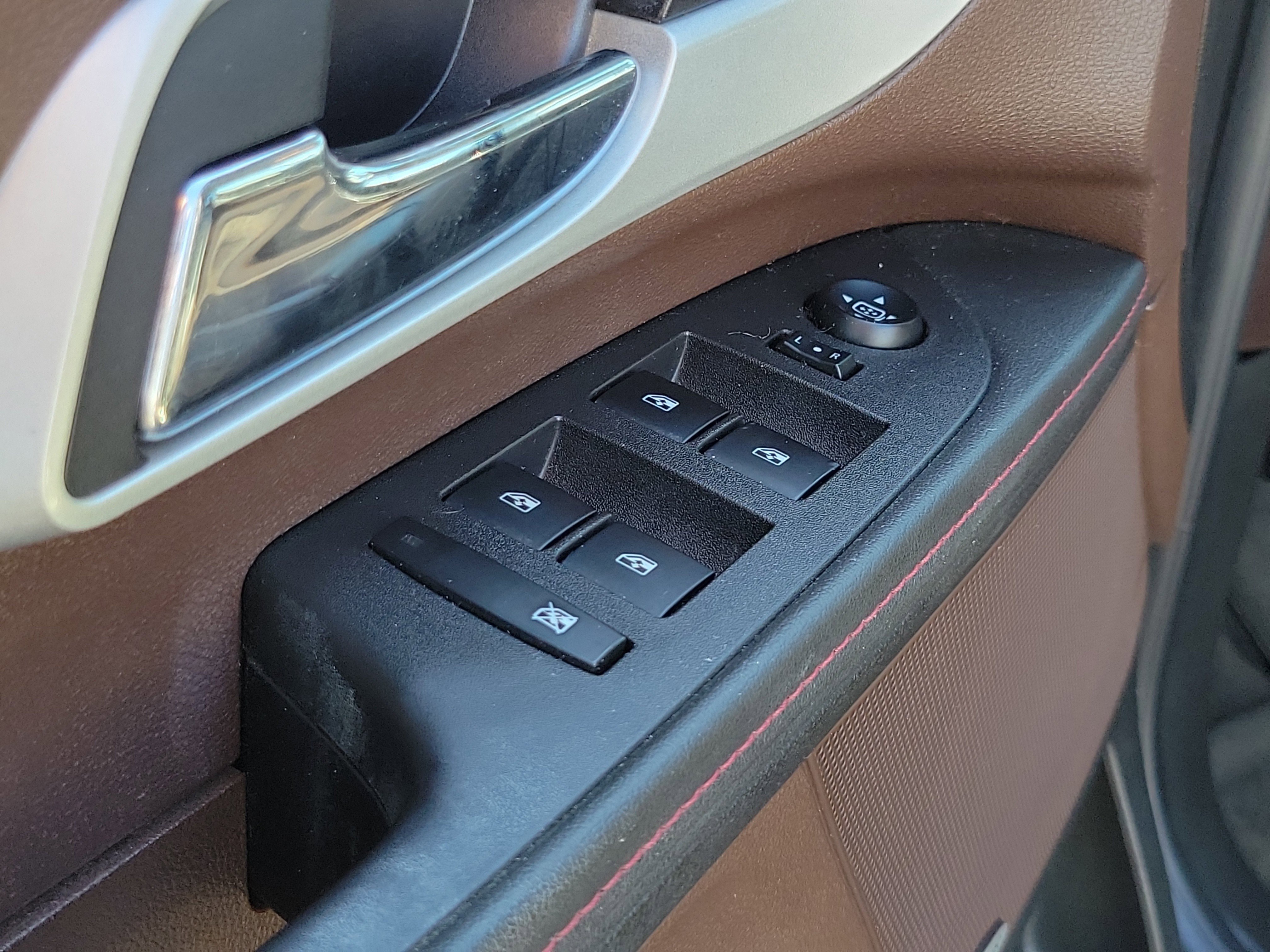 Used 2011 Chevrolet Equinox LTZ image 15