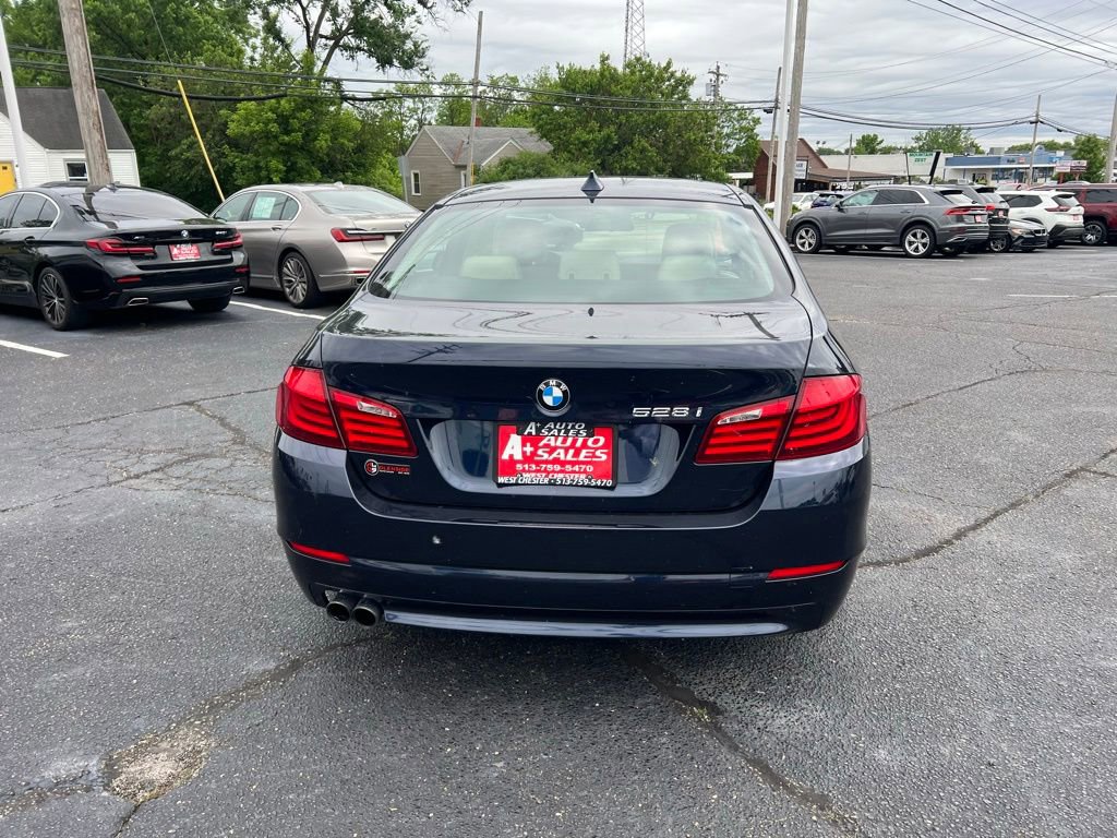Used 2011 BMW 528i Sedan RWD image 7