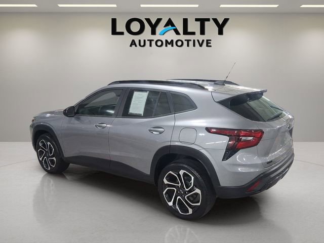 Used 2025 Chevrolet Trax RS w/ Driver Confidence Package FWD image 3