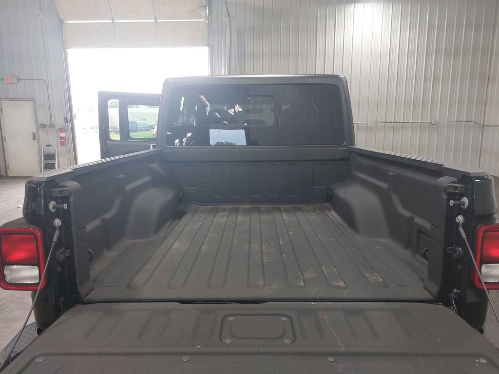 Used 2022 Jeep Gladiator Sport AWD/4WD image 12