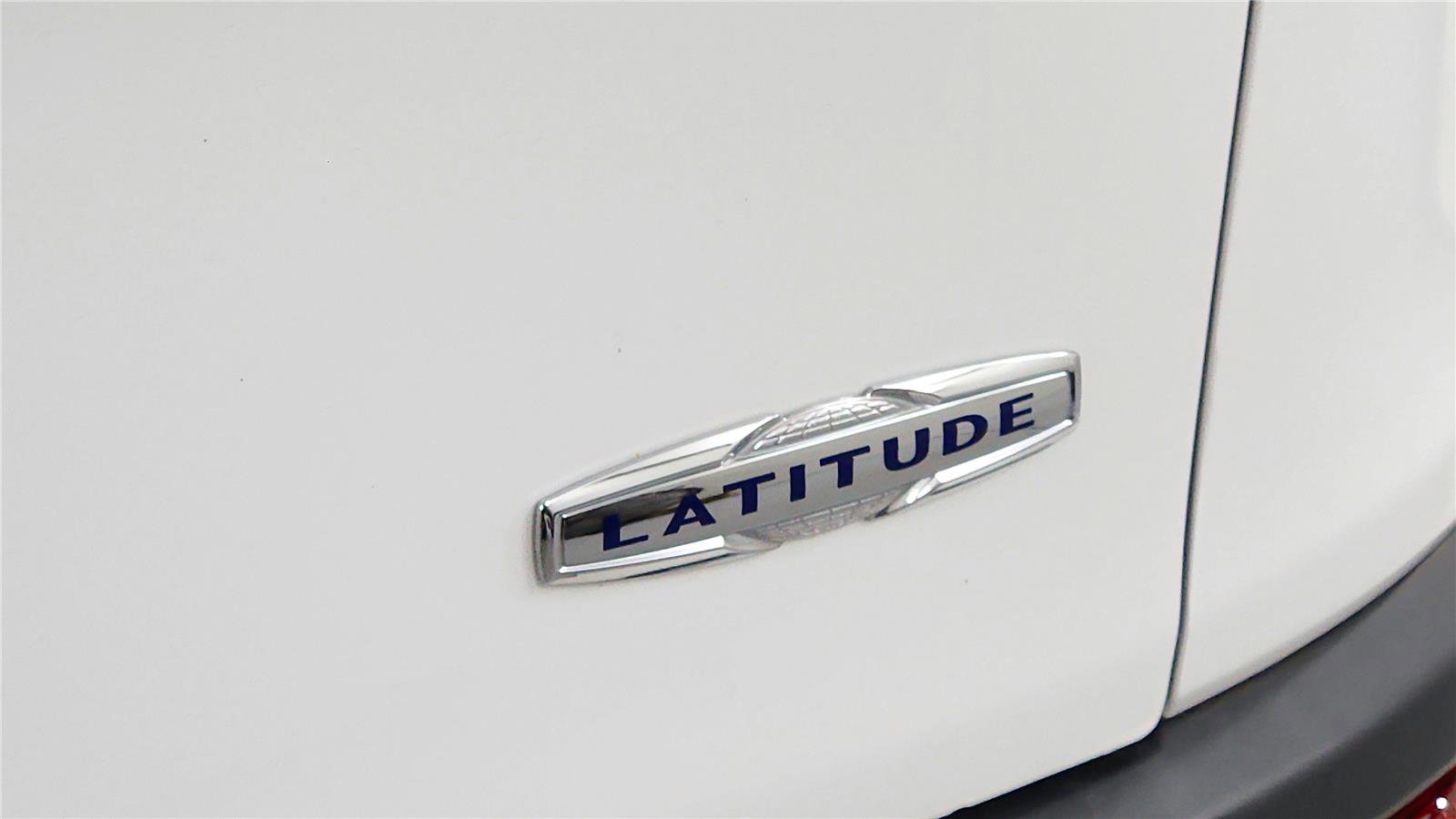 Used 2016 Jeep Cherokee Latitude w/ Comfort & Sound Group AWD/4WD image 18