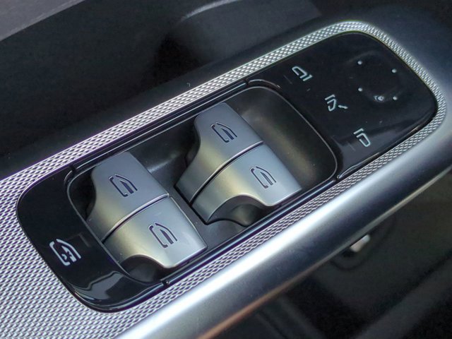 Used 2026 Mercedes-Benz GLC 300 image 23
