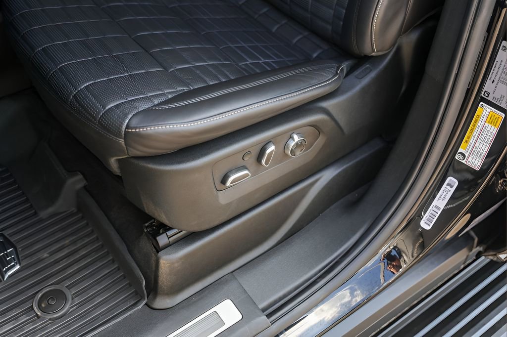 Used 2023 Cadillac Escalade Sport Platinum RWD image 8