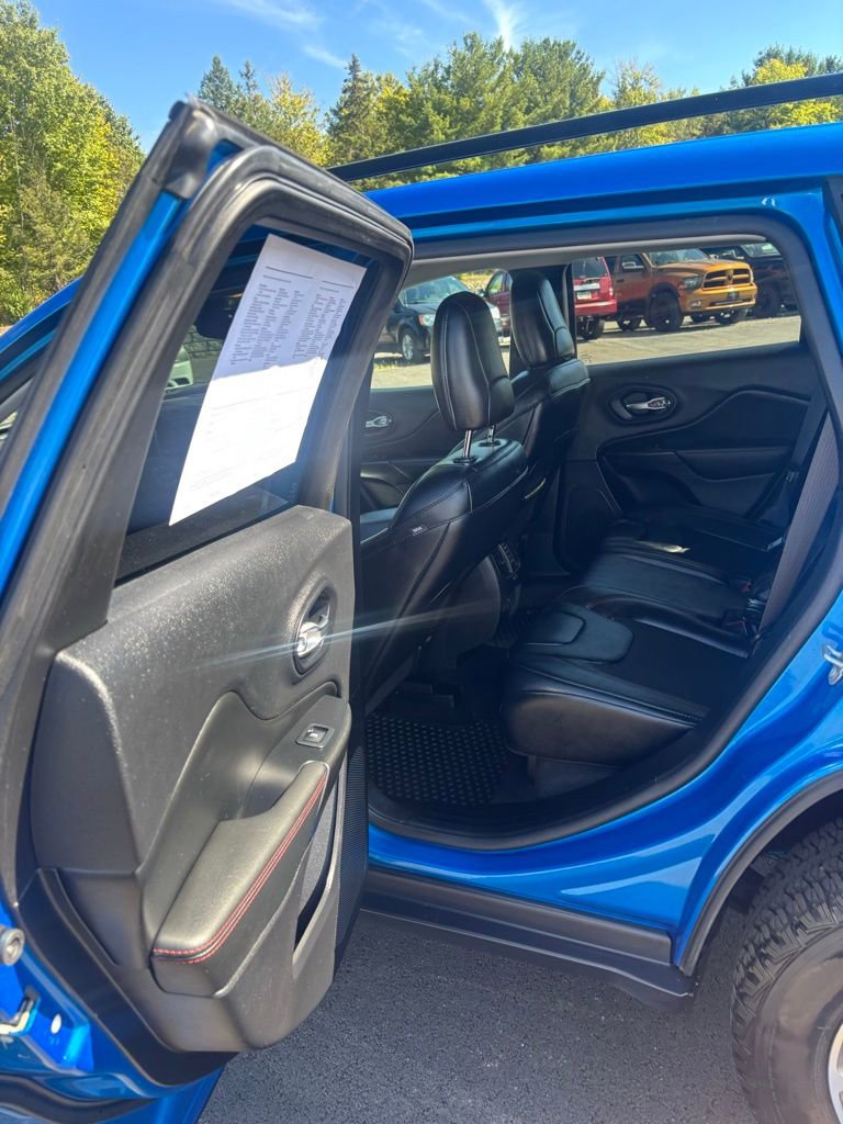 Used 2022 Jeep Cherokee Trailhawk image 13