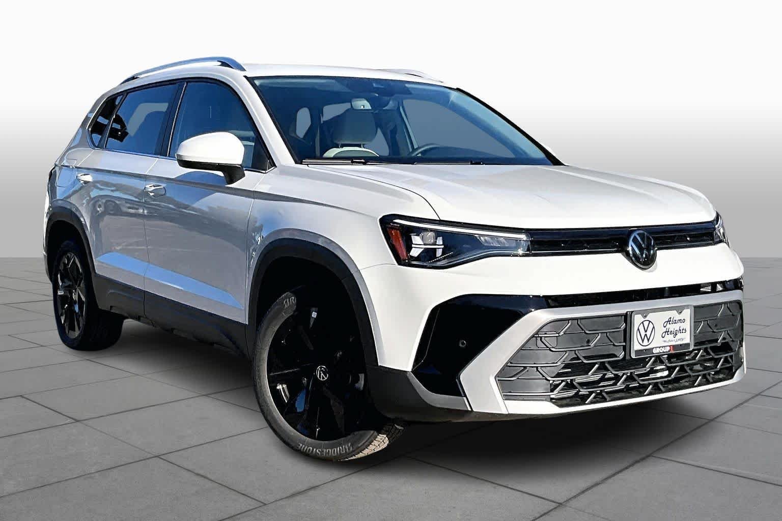New 2026 Volkswagen Taos SE FWD image 2