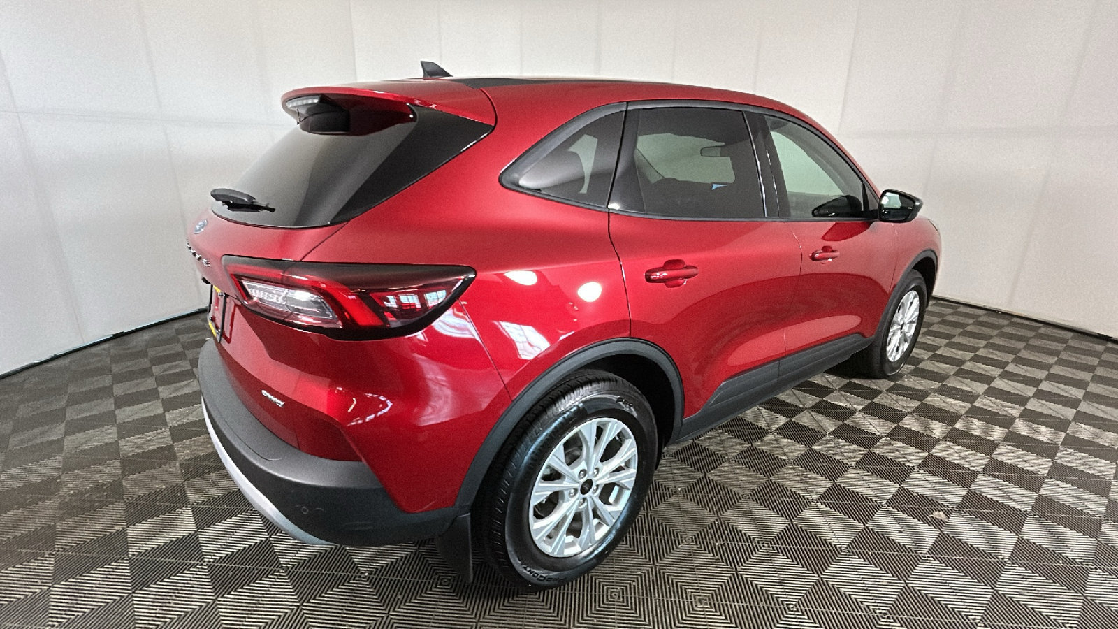 Used 2025 Ford Escape Active AWD/4WD image 3