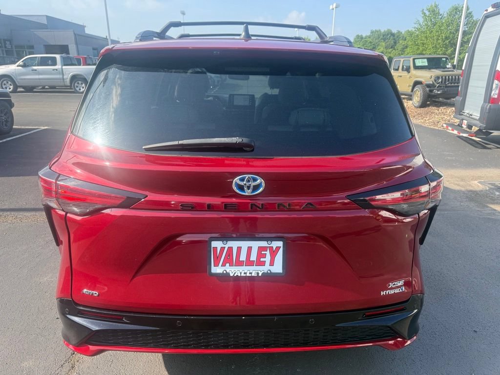 Used 2022 Toyota Sienna XSE w/ XSE Plus Package AWD/4WD image 4