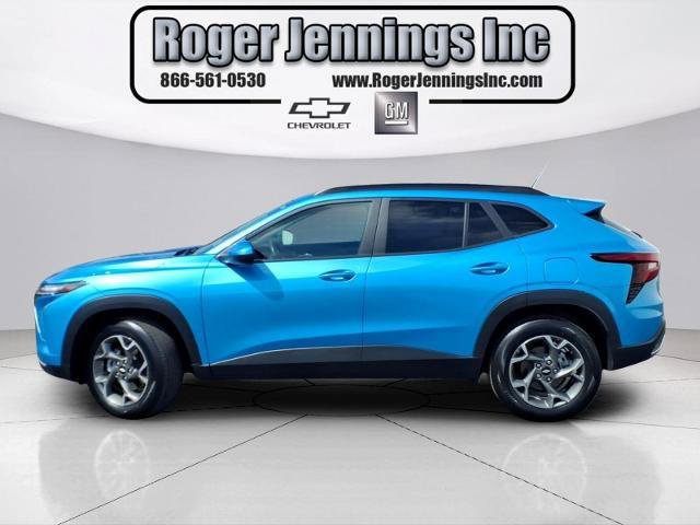 Used 2025 Chevrolet Trax LT w/ Driver Confidence Package FWD image 2